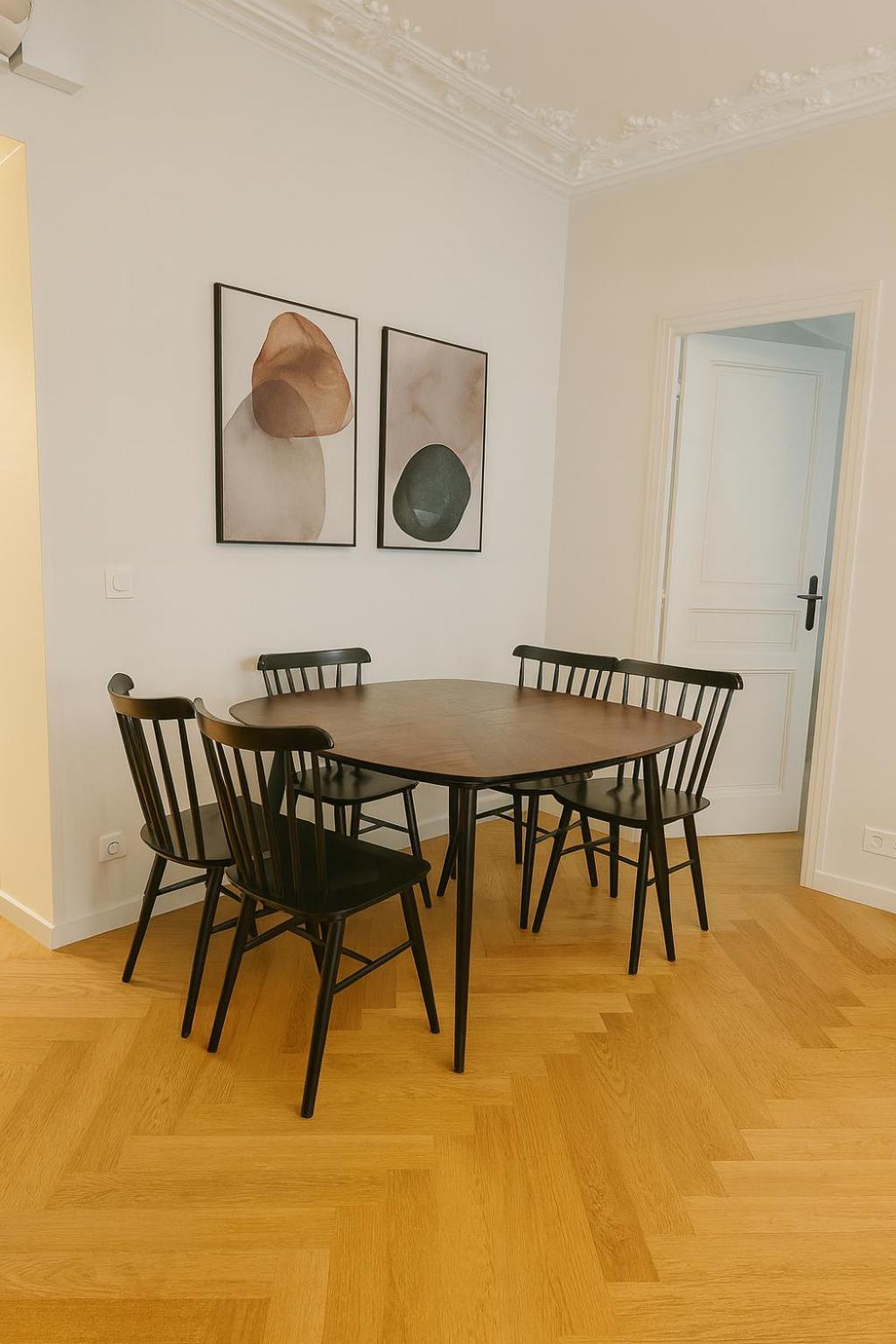 Luxury In Center Apartment